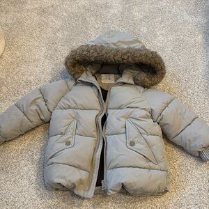 Zara Beige Puffy jacket w/Hoodie (Like New) Size 2-3 years